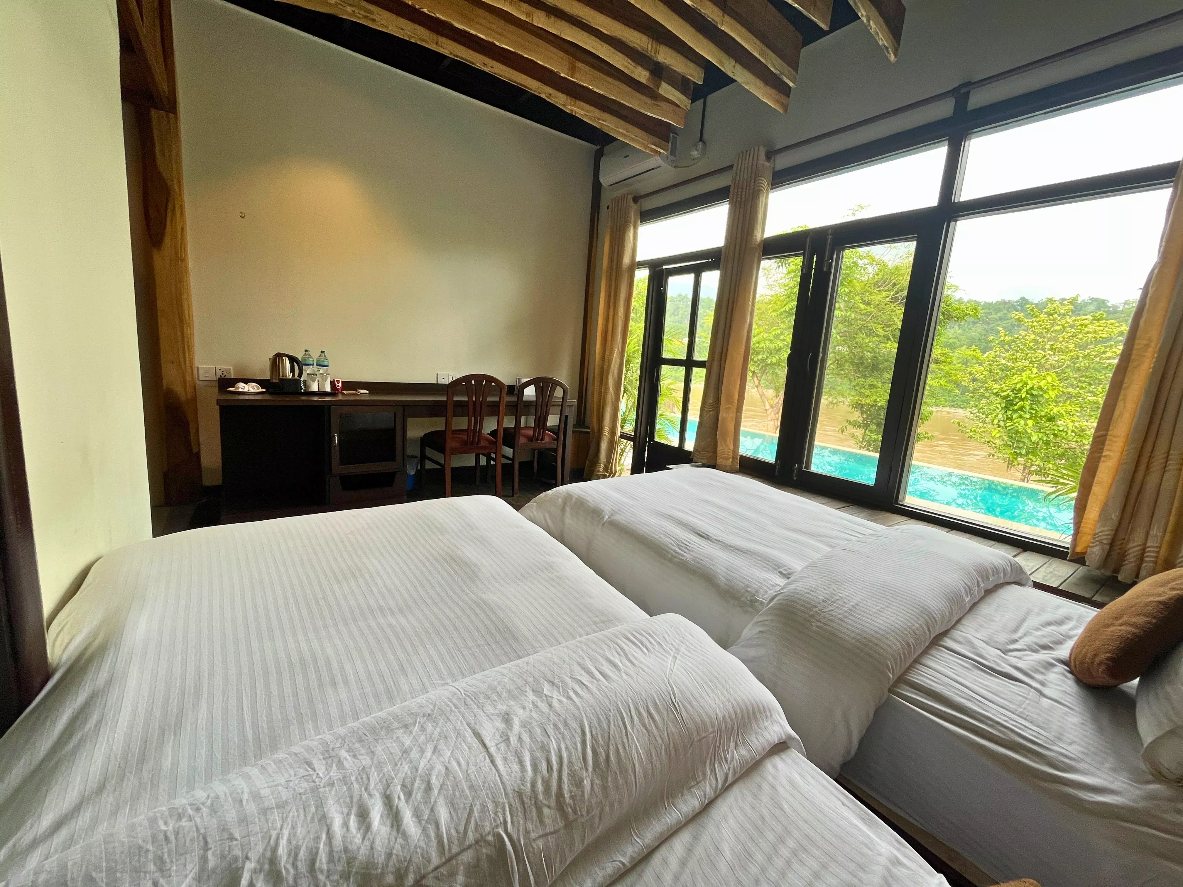 61cf551e_e5bc_4c08_9c1c_f708092c02e1_Pool_side_twin_room_with_pool_or_river_view_2.webp