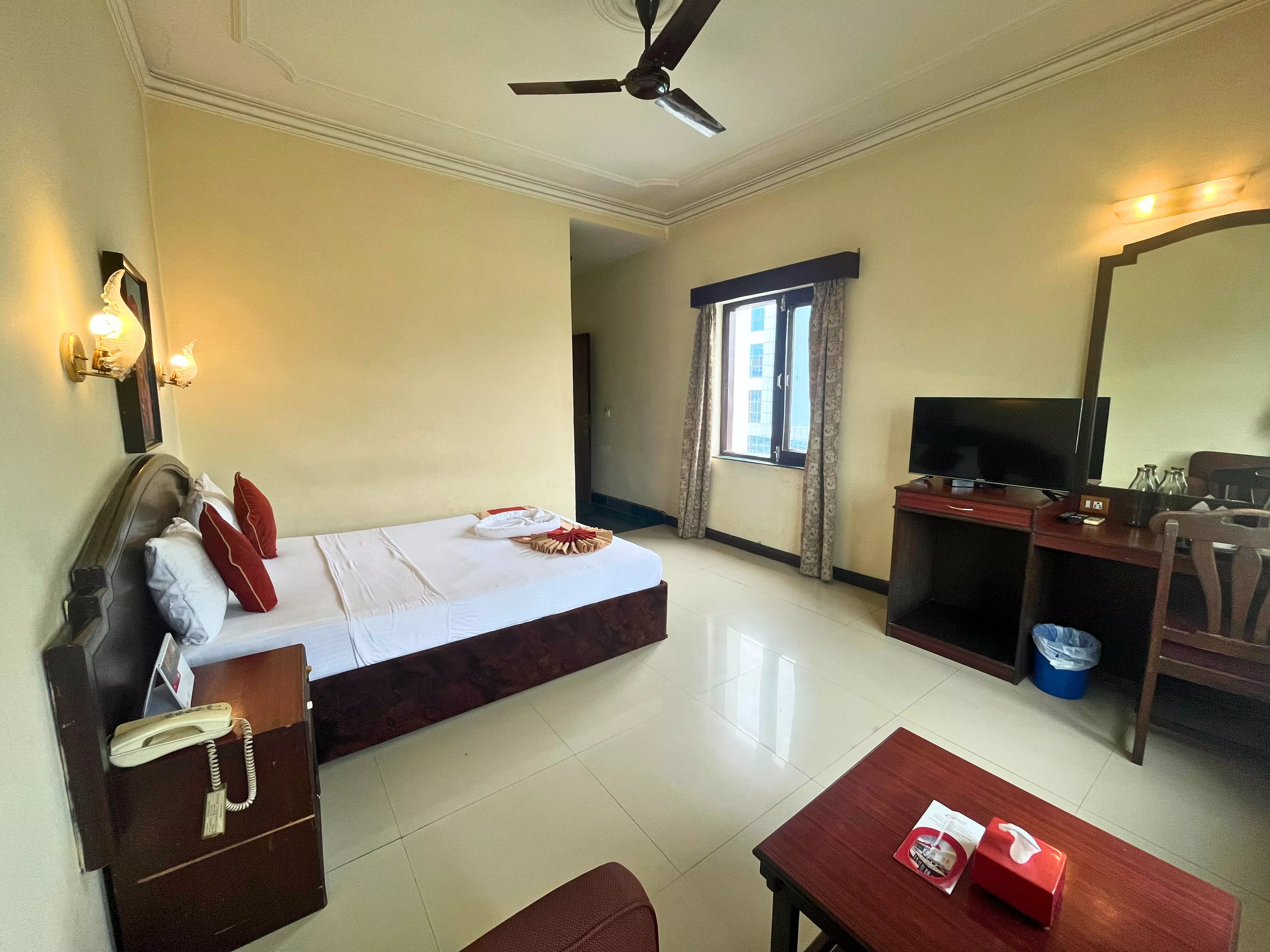 dcce4c1c_00bb_4752_87aa_6b778332cdf8_Standard_Master_Room_with_Garden_City_View_3.webp